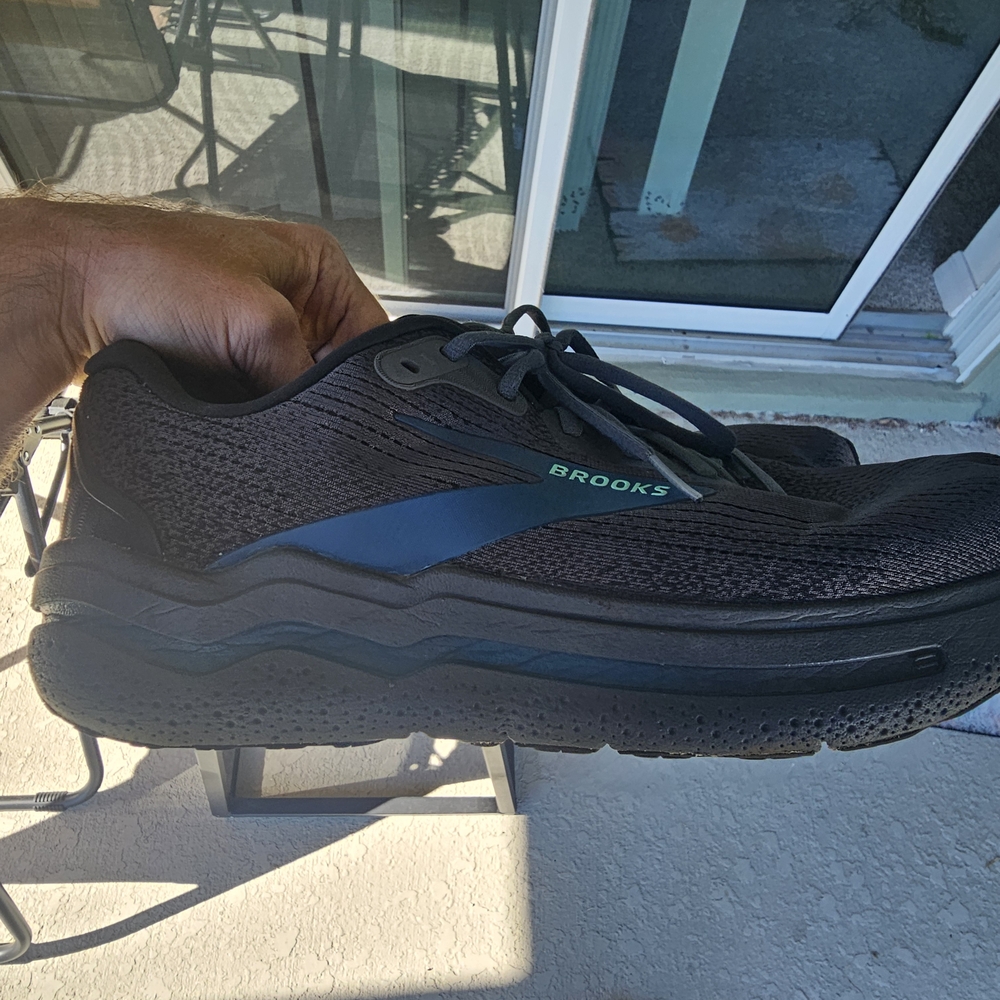 Size 12.5 Wide 2E - Brooks Ghost Max 2 (MSRP 160$) Ebony Cockatoo Blue Sapphire